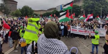 Milano, piazza piena per la Palestina:”Stop al genocidio” 