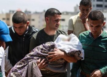 Gaza: bombardamenti israeliani uccidono 21 persone, 9 i bambini