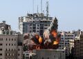 Israele bombarda la sede di Al Jazeera e Associated Press a Gaza