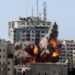 Israele bombarda la sede di Al Jazeera e Associated Press a Gaza