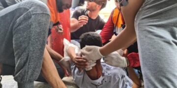 I palestinesi raccontano la violenta incursione israeliana ad Al-Aqsa