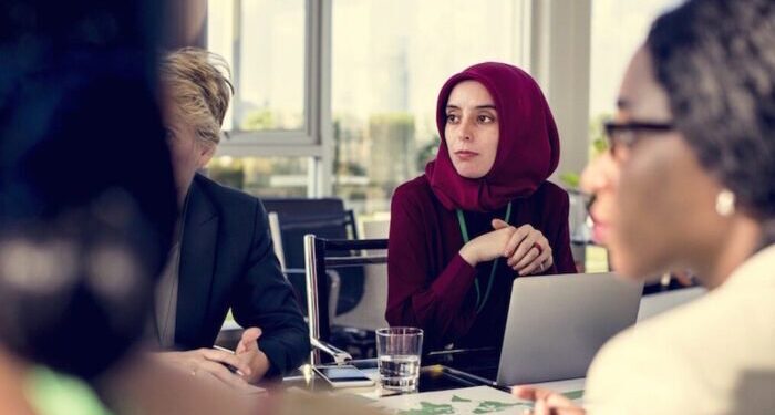 Sentenza shock della Corte Europea: vietare il hijab al lavoro si può