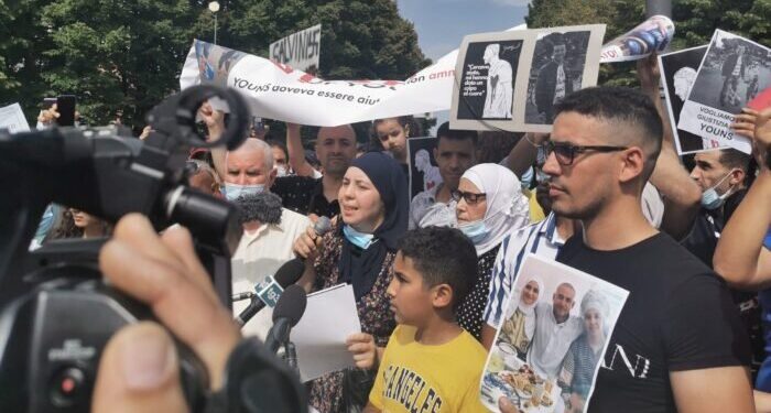 L’abbraccio di Voghera a Youns, la famiglia: aveva bisogno di aiuto ma gli hanno sparato