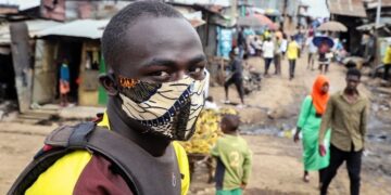 Vaccini vs tracciamento e terapie precoci ecco le diverse strategie nel mondo