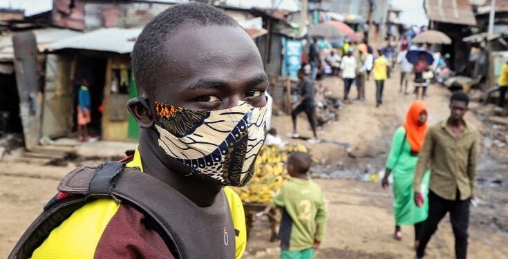 Vaccini vs tracciamento e terapie precoci ecco le diverse strategie nel mondo