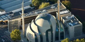 Le 35 moschee di Colonia potranno fare la chiamata alla preghiera: svolta sull’adhan
