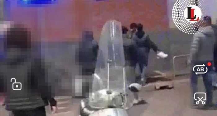 VIDEO ESCLUSIVO: manifestante no green pass privo di sensi accerchiato dalla polizia a Milano