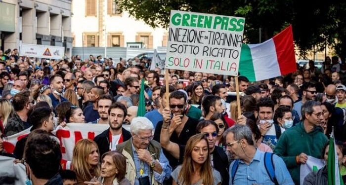 Esitazione vaccinale, green pass e democrazia