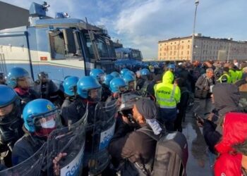 Nella lotta al Green Pass si salda una classe lavoratrice impoverita dal sistema usuraio