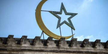 Il ministro dell’interno francese chiude la Grande Moschea di Beauvais