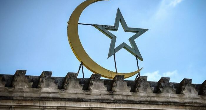 Il ministro dell’interno francese chiude la Grande Moschea di Beauvais