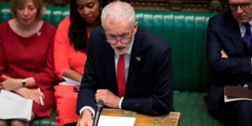 Il laburista Corbyn contro green pass e obbligo vaccinale per i sanitari