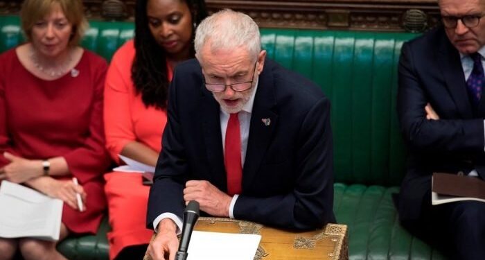 Il laburista Corbyn contro green pass e obbligo vaccinale per i sanitari