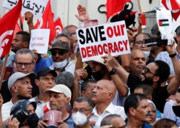 Prove di dialogo italiano sulla Tunisia, ma le posizioni restano distanti