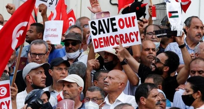 Prove di dialogo italiano sulla Tunisia, ma le posizioni restano distanti