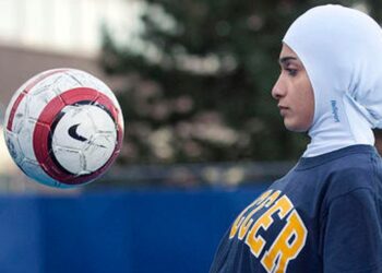 La Francia vieta il hijab in tutte le competizioni sportive