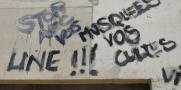 Continuano gli attentati anti-islamici in Francia istigati dalla TV