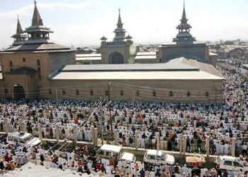 Nuova Delhi chiude una grande moschea in Kashmir: nuovo attacco alla libertà religiosa