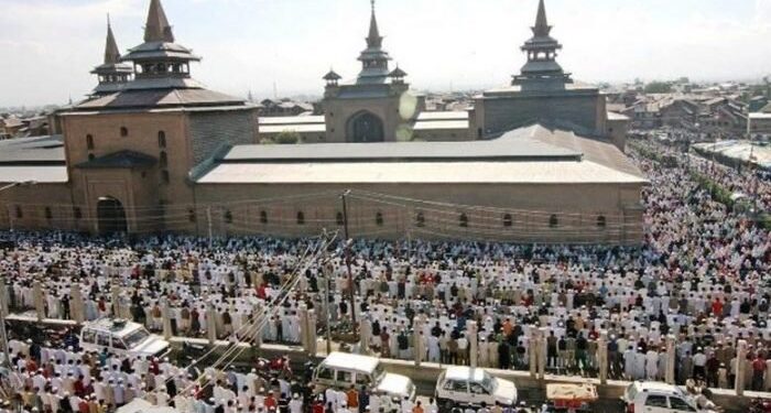 Nuova Delhi chiude una grande moschea in Kashmir: nuovo attacco alla libertà religiosa