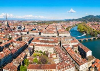 I fasti del passato e la carenza di futuro accomunano Napoli e Torino