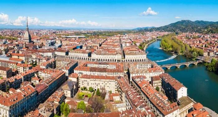 I fasti del passato e la carenza di futuro accomunano Napoli e Torino