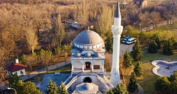 La moschea di Mariupol non è stata colpita dai russi