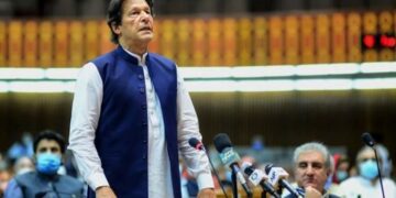Imran Khan sfiduciato, affondato il nuovo Pakistan