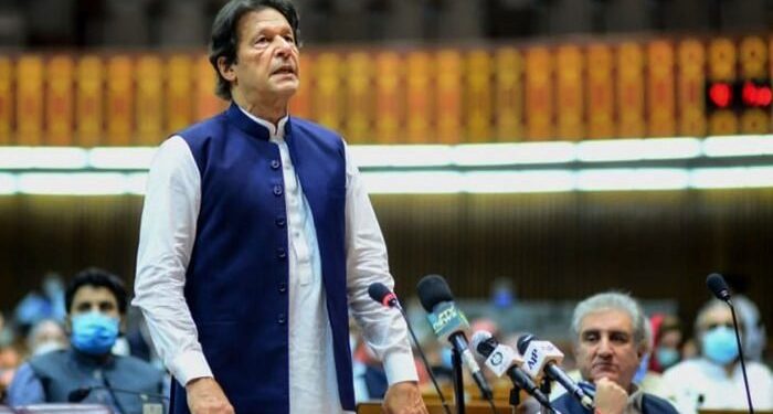 Imran Khan sfiduciato, affondato il nuovo Pakistan
