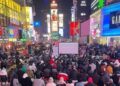A New York prima storica preghiera di Ramadan a Times Square