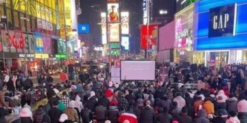 A New York prima storica preghiera di Ramadan a Times Square