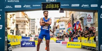 Lo strepitoso esordio di Iliass Aouani alla Milano Marathon: 2h08:34