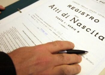 L’abolizione del cognome del padre è un altro colpo alla famiglia