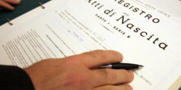 L’abolizione del cognome del padre è un altro colpo alla famiglia