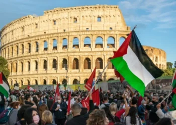 Roma in piazza contro la brutalità israeliana
