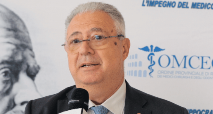 Gli ordini si mettono al vento chiedendo la fine dell’obbligo vaccinale per i sanitari