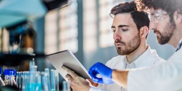 La ricerca scientifica indipendente smonta la propaganda sul vaccino covid