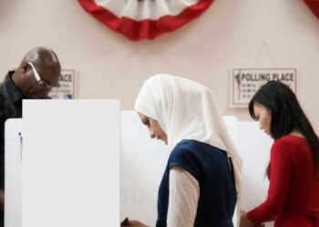 I musulmani italiani di fronte al voto: La Luce lancia un sondaggio nazionale