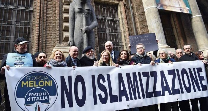 Breve guida di sopravvivenza islamica nell’Italia di Giorgia Meloni 