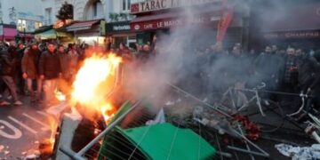 La comunità curda protesta dopo l’attacco terroristico di matrice razzista a Parigi