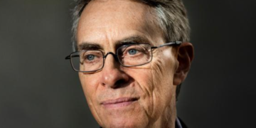 Kenneth Roth, cancellato per le sue critiche contro l’apartheid israeliano, potrà ora insegnare ad Harvard