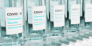 La giurisprudenza costituzionale sulle vaccinazioni obbligatorie durante la pandemia di COVID-19: un’intervista con il professore Vincenzo Baldini.