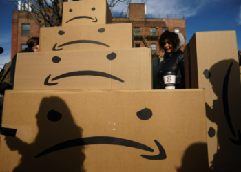 Il lato oscuro del controllo aziendale: cosa rivela il caso di Brandon Jackson e il suo account Amazon bloccato per presunti “commenti razzisti”