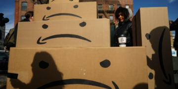 Il lato oscuro del controllo aziendale: cosa rivela il caso di Brandon Jackson e il suo account Amazon bloccato per presunti “commenti razzisti”