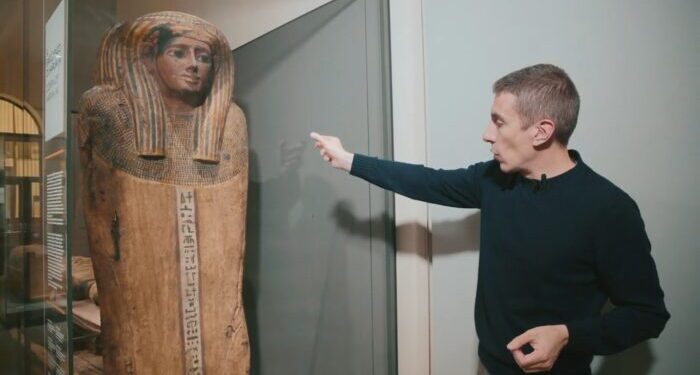 Il direttore del museo egizio di Torino è di nuovo nel mirino della destra