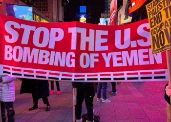 Proteste in America contro l’attacco allo Yemen e accuse da parte dei membri del Congresso: “Biden viola la Costituzione”