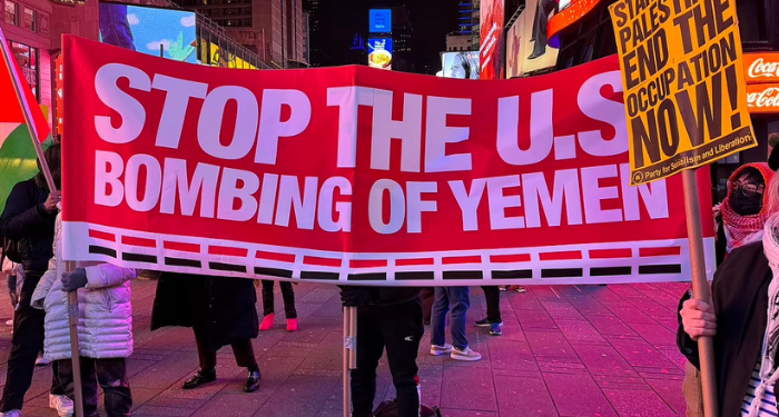 Proteste in America contro l’attacco allo Yemen e accuse da parte dei membri del Congresso: “Biden viola la Costituzione”