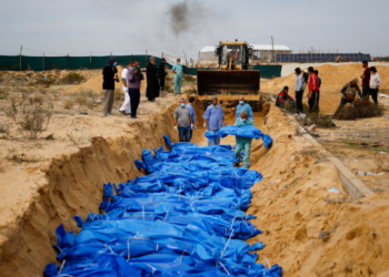 L’esercito israeliano ammette di aver profanato le tombe di Gaza e di aver preso i corpi dei palestinesi