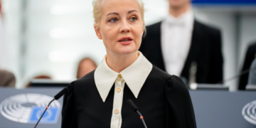 ”Putin è un mostro sanguinario”, Netanyahu un Santo. La morte di Navalny mostra (di nuovo) i doppi standard dell’Europa e la crisi della politica occidentale