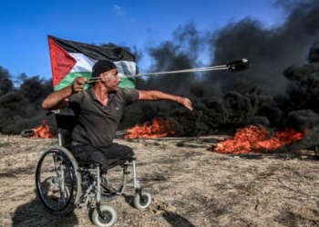 Giustificare il militarismo israeliano pretendendo il pacifismo palestinese