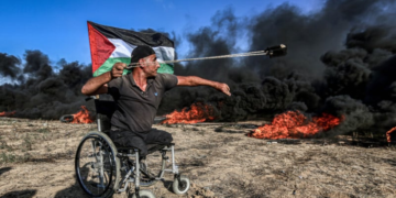 Giustificare il militarismo israeliano pretendendo il pacifismo palestinese